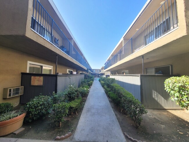 Building Photo - 14609 Saticoy St