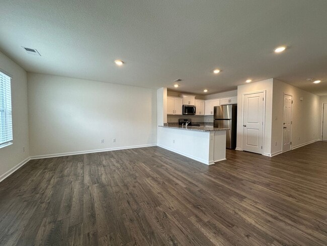 Building Photo - 3 Bedroom / 2.5 Bath Townhome Kingsport, TN