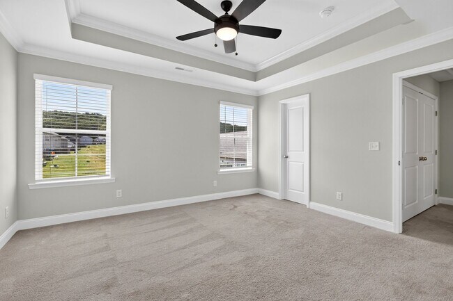 Building Photo - Luxury Townhome