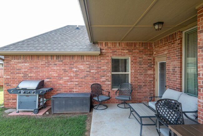 Building Photo - 5112 SW 120th Ct