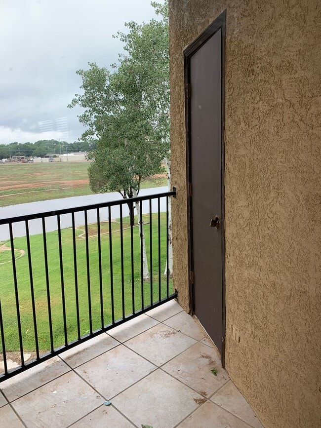 Building Photo - 1028 Mockingbird Ln