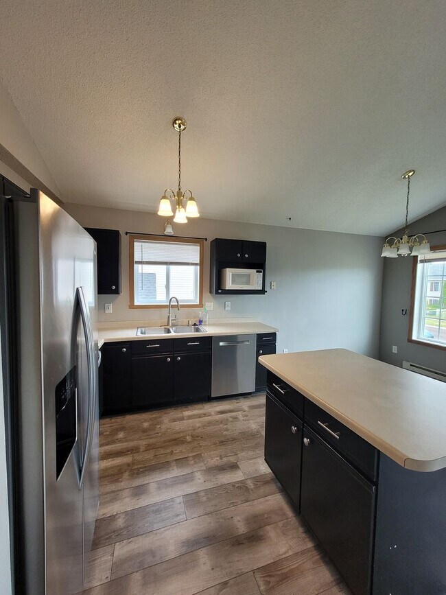 Building Photo - Quiet Neighborhood | Single Family Home | ...