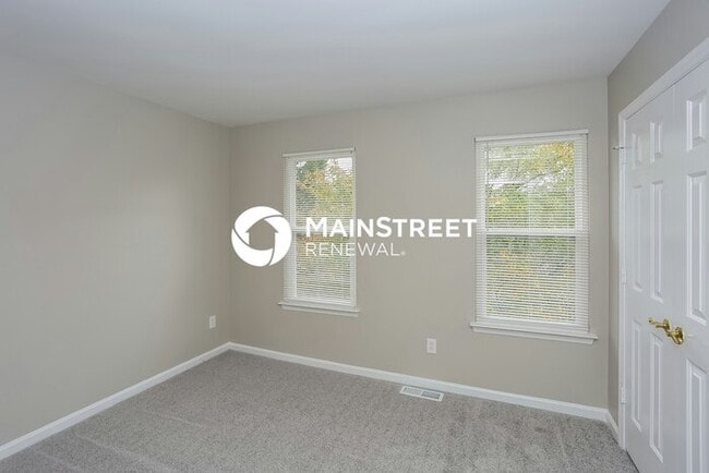 Building Photo - 4 Bedroom Pet-Friendly Home in Charlotte, NC with Main Street Renewal