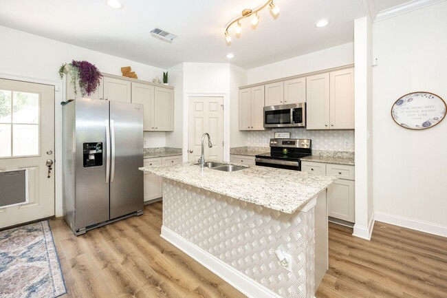 Building Photo - 1648 Mary Evers Dr