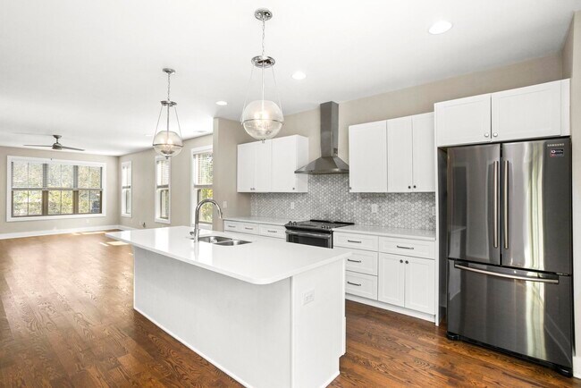 Building Photo - 942 Riverside Dr