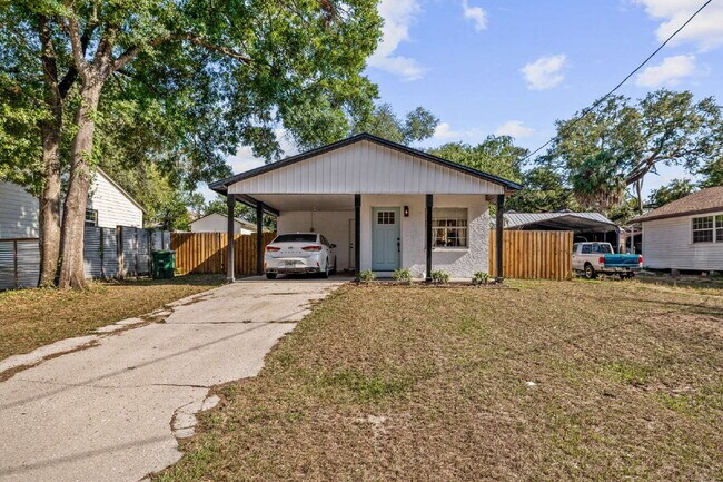 Building Photo - "Charming 3-Bed, 2-Bath Home in Tampa – Perfect Blend of Comfort and Convenience!"