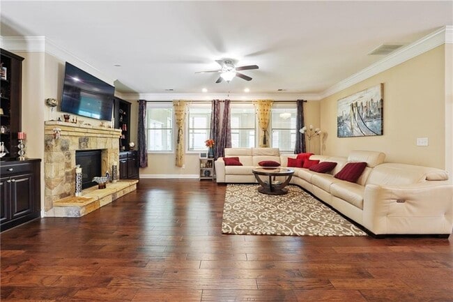 Building Photo - 915 Elmsbrook Ln