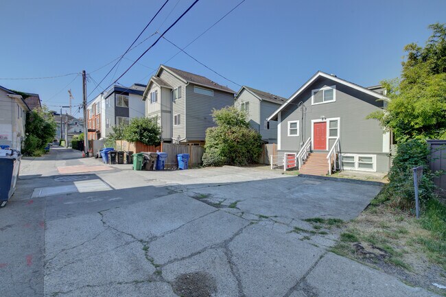 Building Photo - 5232 Brooklyn Ave NE