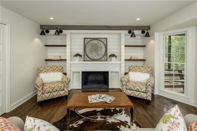 Building Photo - 3017 Greenfield Dr