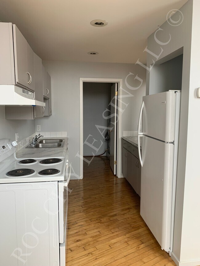 Primary Photo - 214-216-216 Andrews St