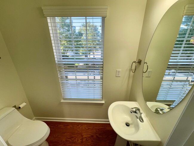 Building Photo - 3BR/3BA Townhouse in Ballantyne