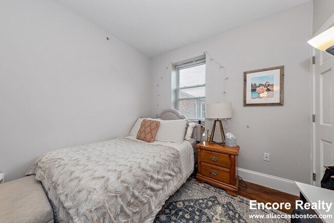 Building Photo - 16 Sewall St