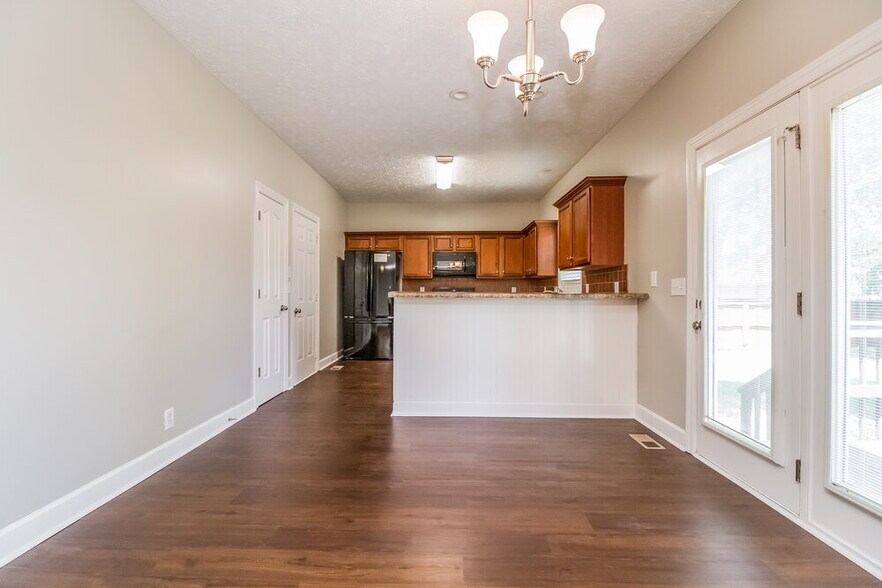 Building Photo - 1733 Kinsale Ave