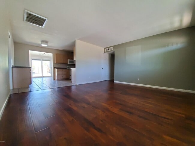 Building Photo - 8020 E Monte Vista Rd