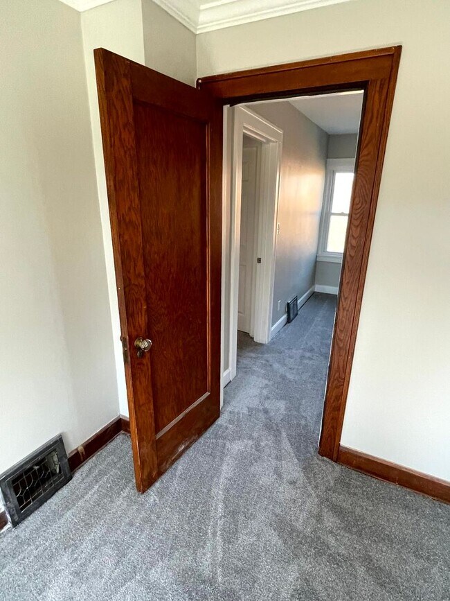 Building Photo - 6711 Dartworth Dr