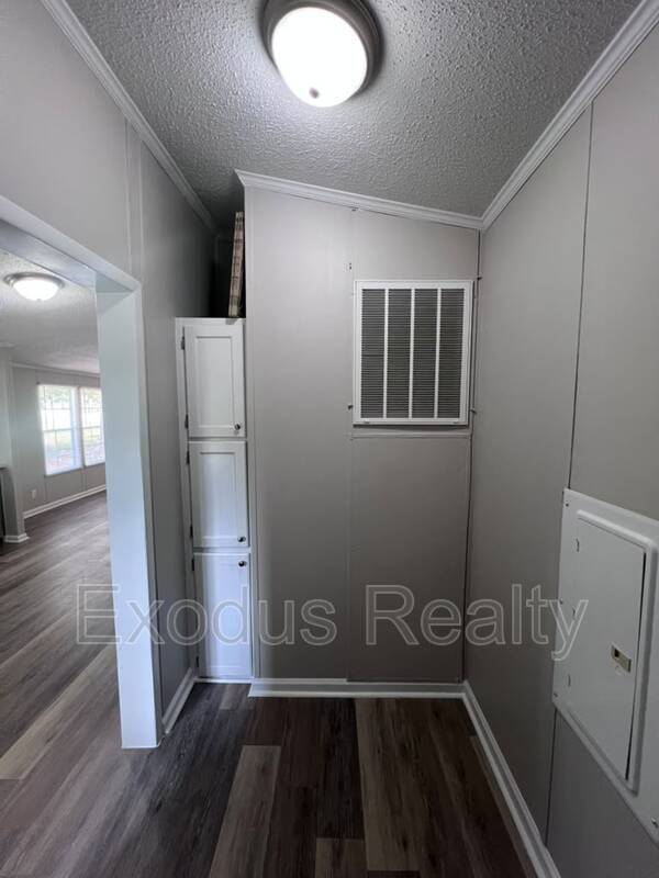 Building Photo - 114 Kathleen Terrace