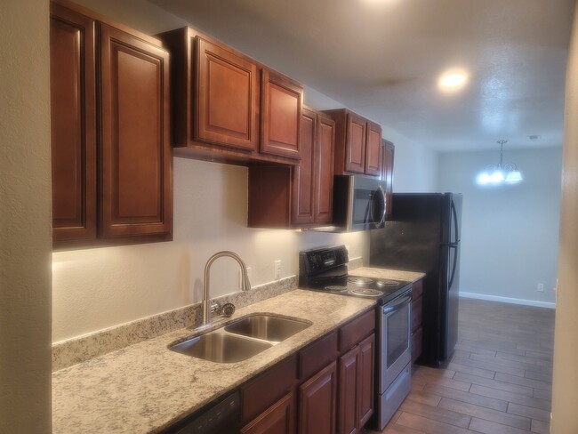 Kitchen - 2001 Sycamore Pl