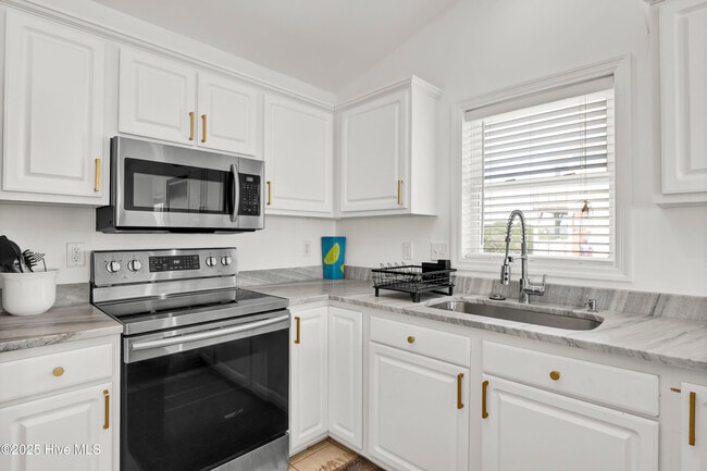 Building Photo - 1401 S Shore Dr