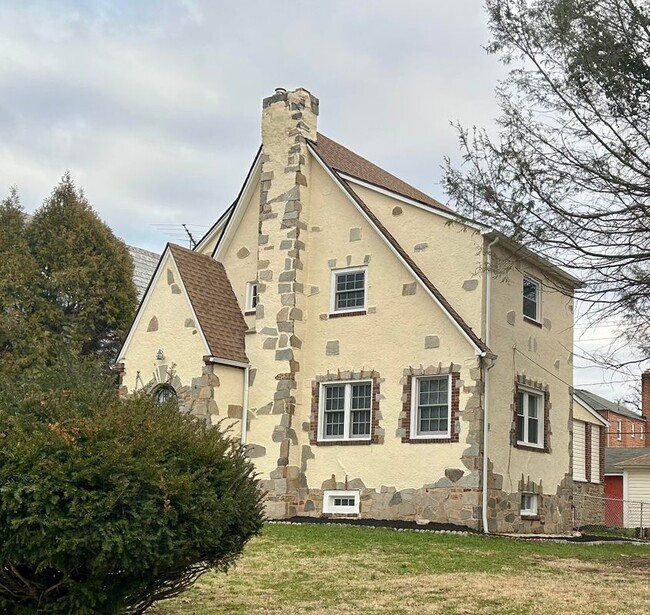 Primary Photo - 3405 Dennlyn Rd