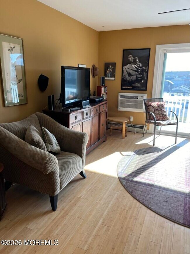 Building Photo - 709 Ocean Ave N