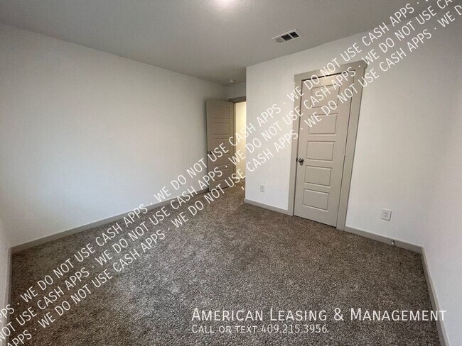Building Photo - 375 Silver Bridge Ct