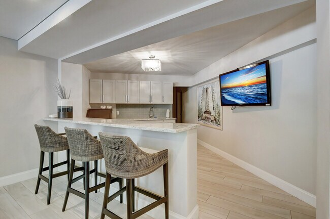 Building Photo - 3951 Gulf Shore Blvd N