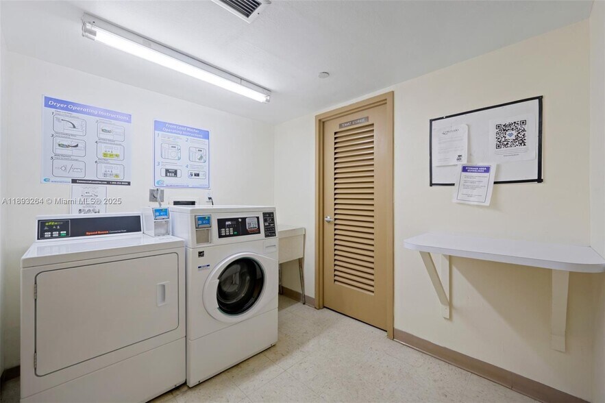 Building Photo - 20301 W Country Club Dr