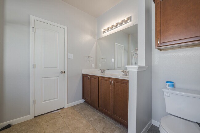 Building Photo - Charming 3-Bedroom with 2 Baths Cottonwood...