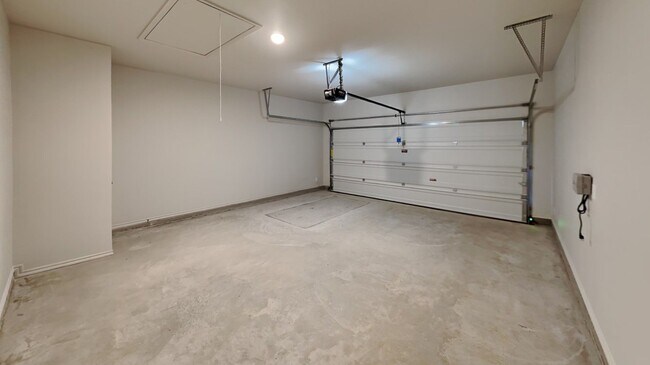 Building Photo - Luxury 3 Bedroom 2 Bathroom Townhome with 2 Car Garage in Piedmont Schools- Neighborhood Park/Bas...