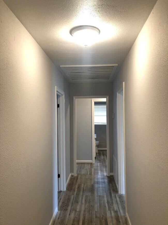 Building Photo - 503 Willow Ave