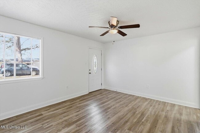 Building Photo - 126 Joanie St