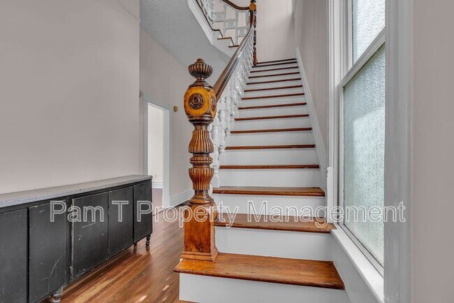 Building Photo - 201 W 37th St