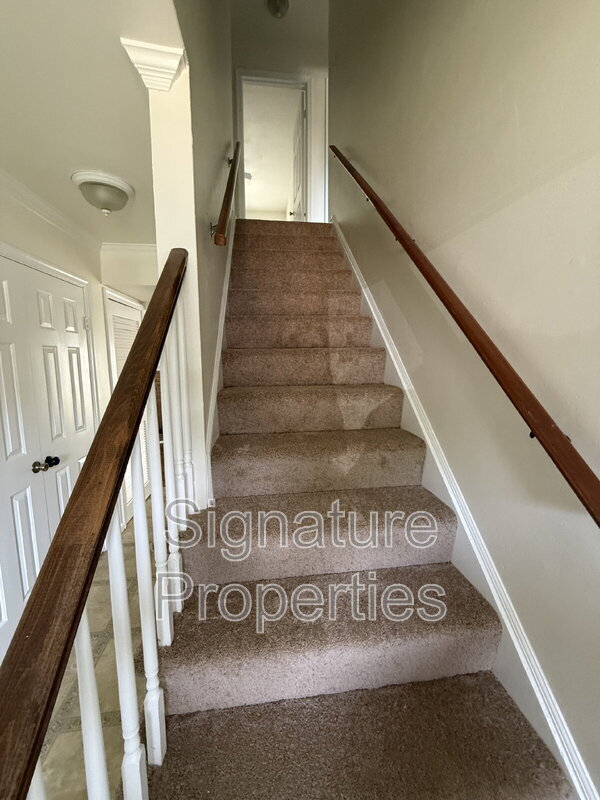 Building Photo - 913 Ewell Rd