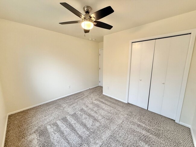 Building Photo - 636 E Clarion Dr