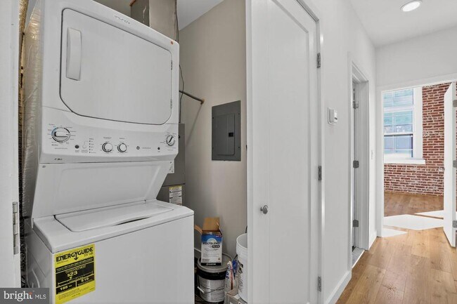 Building Photo - 2045 Trenton Ave