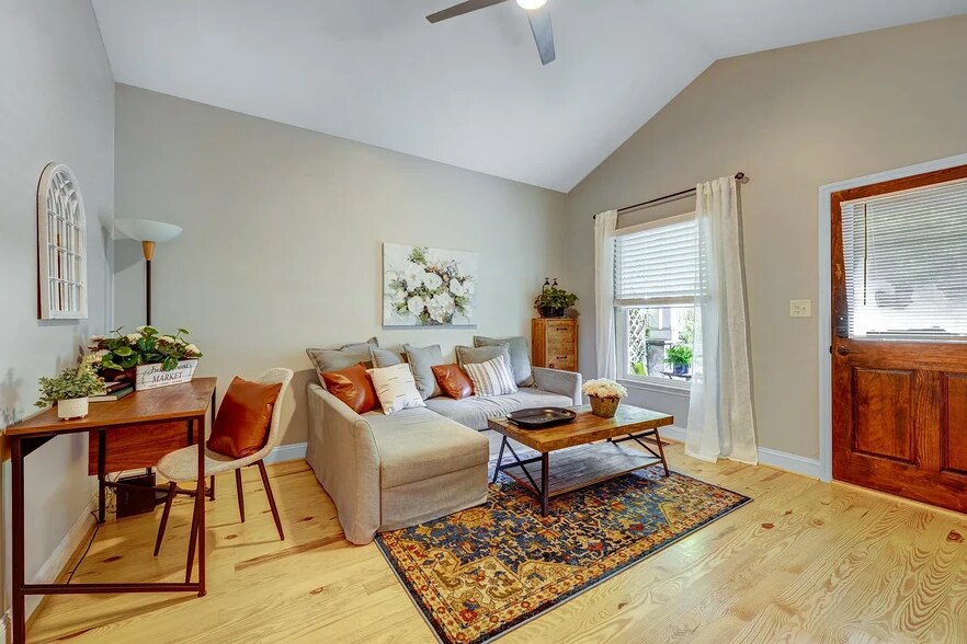 Building Photo - 104B Hillcrest Ave