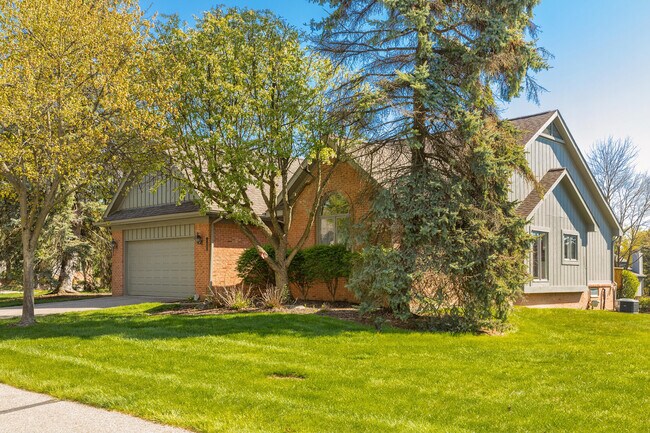 Building Photo - 37743 Avon Ln
