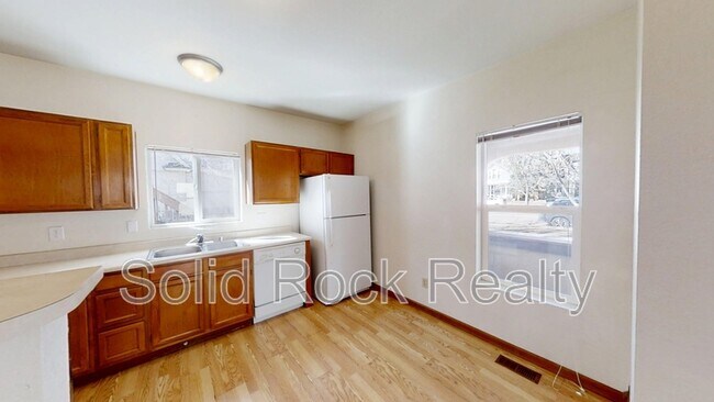 Building Photo - 823 N Corona St
