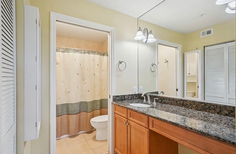 Building Photo - 2400 Feather Sound Dr