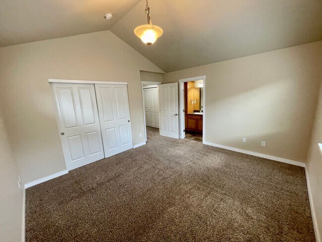Building Photo - 3 Bedroom 2.5 Bathroom Townhome in Cordata...