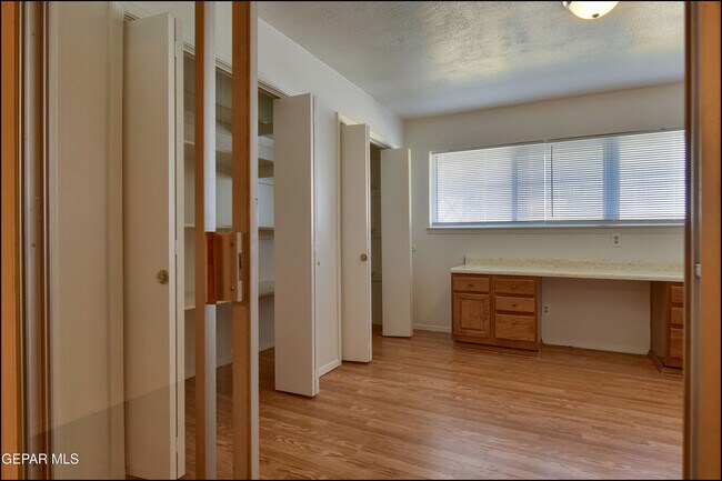 Building Photo - 3433 Clearview Ln