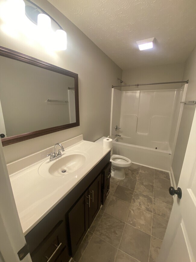 Building Photo - 485 Labrador Dr