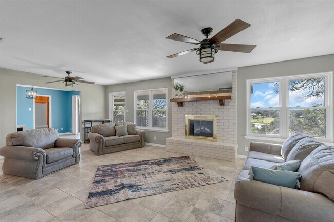 Building Photo - 403 Sunset Dr