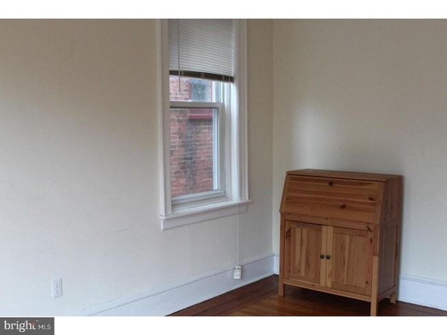 Building Photo - 5007 Pine St