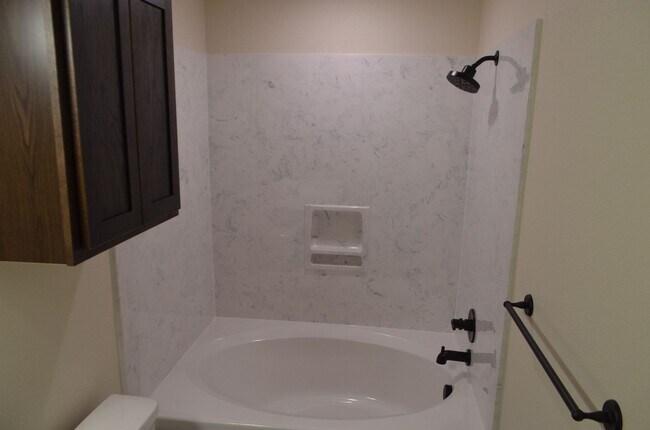 Building Photo - 1001 Cline Dr