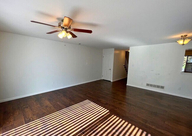 Building Photo - 102 Caernarvon Ct