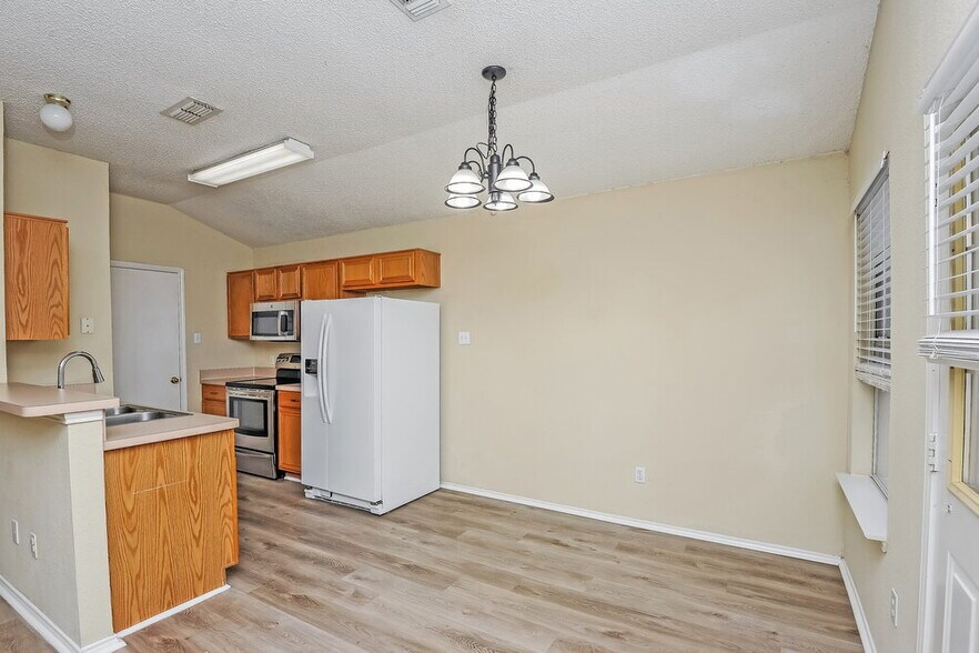 Building Photo - 6366 Twilight Cir