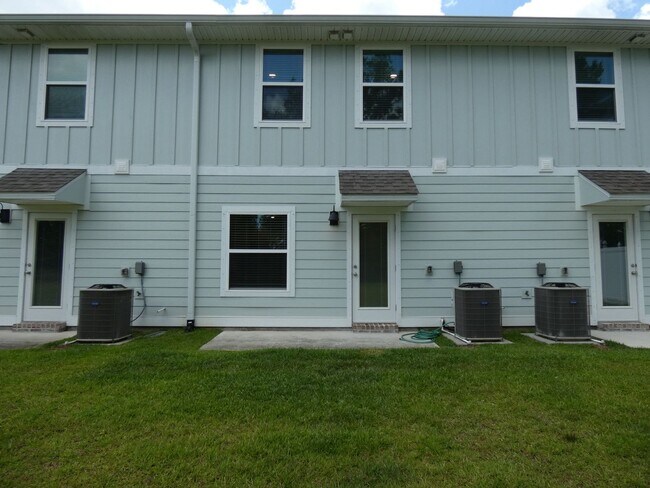 Building Photo - 3-Bedroom Townhome - Admiral's Quarters