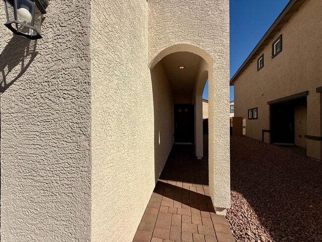 Building Photo - NEVER LIVED IN 4 BED 2.5 BATH 2 CAR GARAGE SINGLE FAMILY HOME FOR RENT!