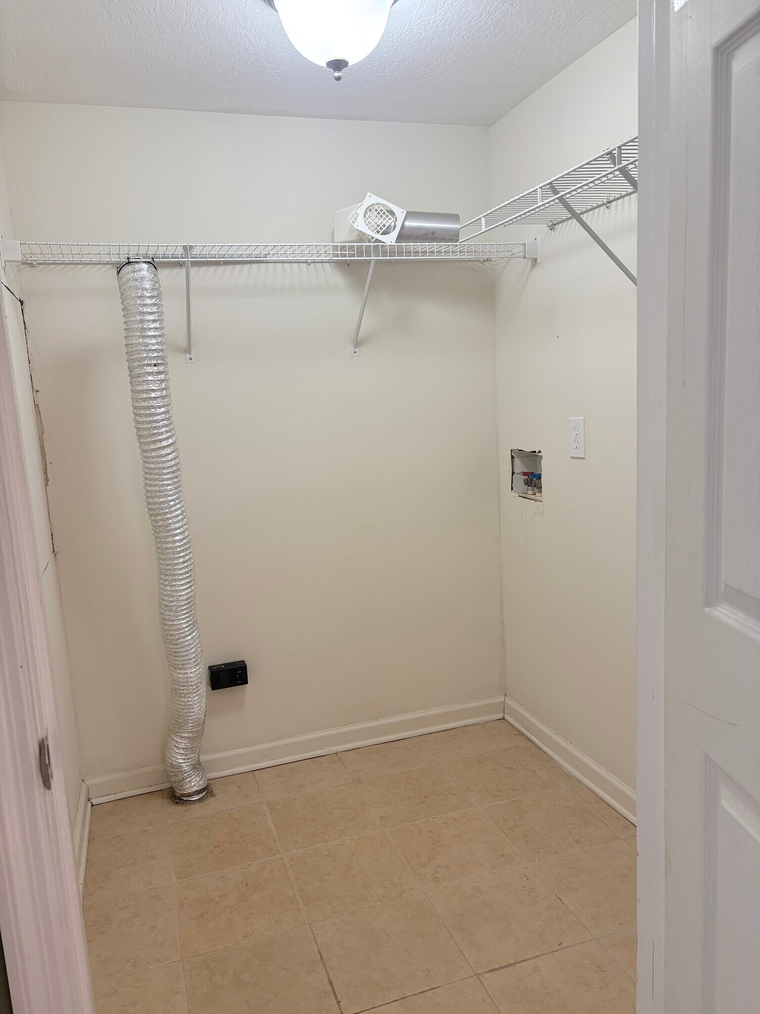 Building Photo - 2708 Lantern Walk SE